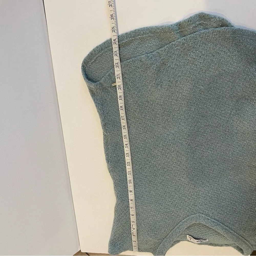 AE: HOLLISTER KNIT LONG SLEEVE SOFT SWEATER- GREEN - SIZE S